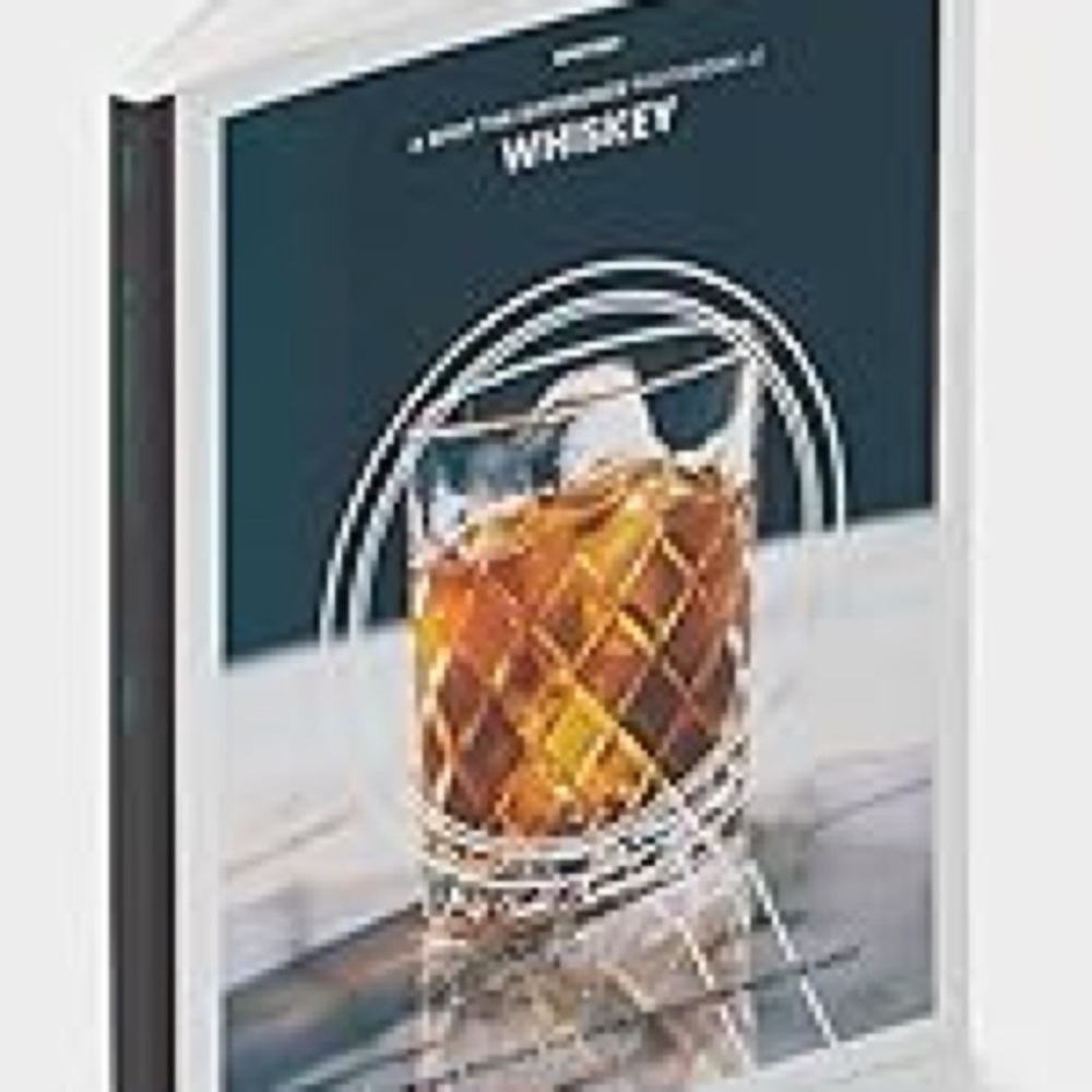 New A Spot the Difference Photobook of Whiskey book T30